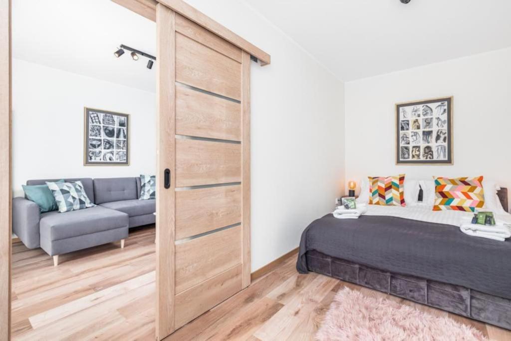Modern Riverside Apartment With Free Parking Space 슈체친 외부 사진