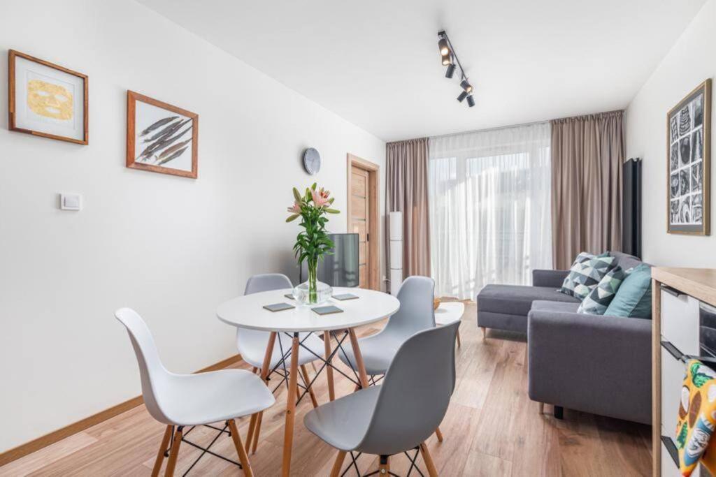 Modern Riverside Apartment With Free Parking Space 슈체친 외부 사진