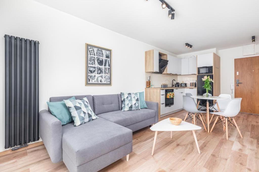 Modern Riverside Apartment With Free Parking Space 슈체친 외부 사진