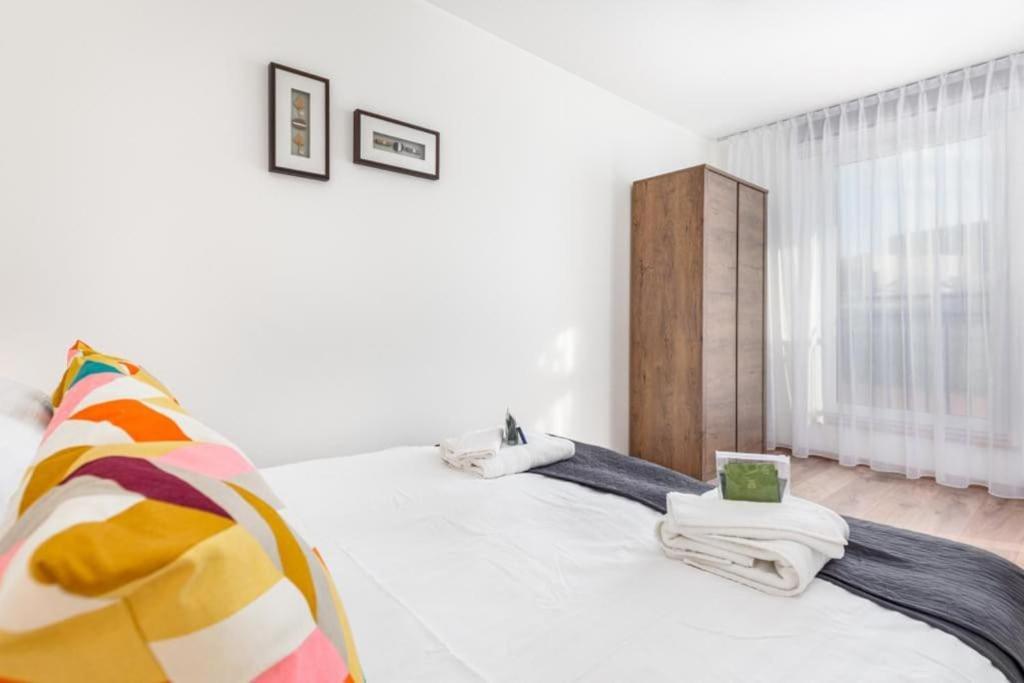 Modern Riverside Apartment With Free Parking Space 슈체친 외부 사진