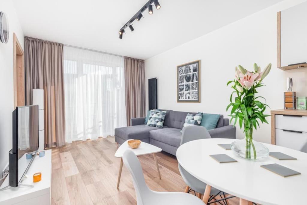 Modern Riverside Apartment With Free Parking Space 슈체친 외부 사진